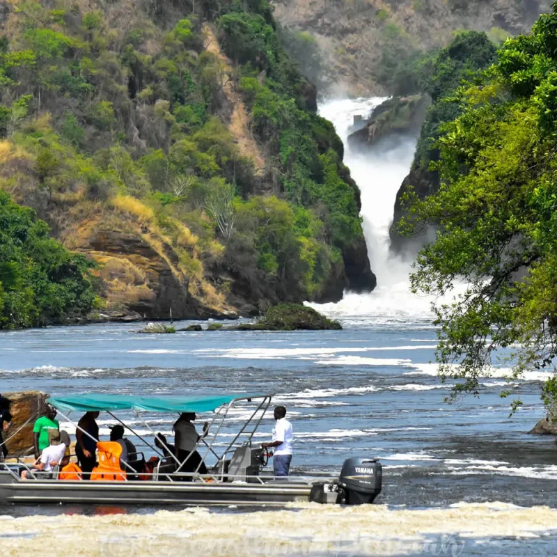 Pesca-deportiva-en-el-Parque-Nacional-de-las-Cataratas-de-Murchison
